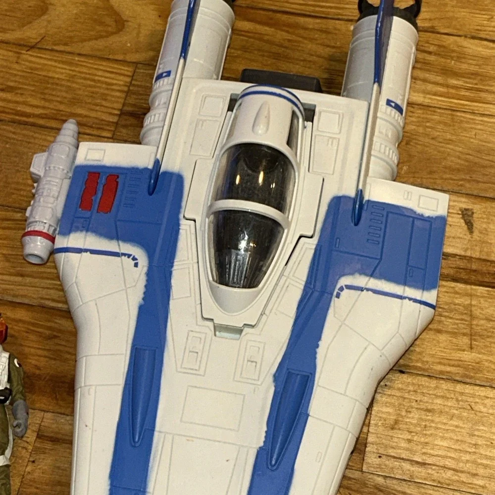 Star Wars Rise of the RESISTANCE A-WING FIGHTER with Pilot Tallie 2017 D2